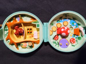 Polly pocket 1992 jewelled forest